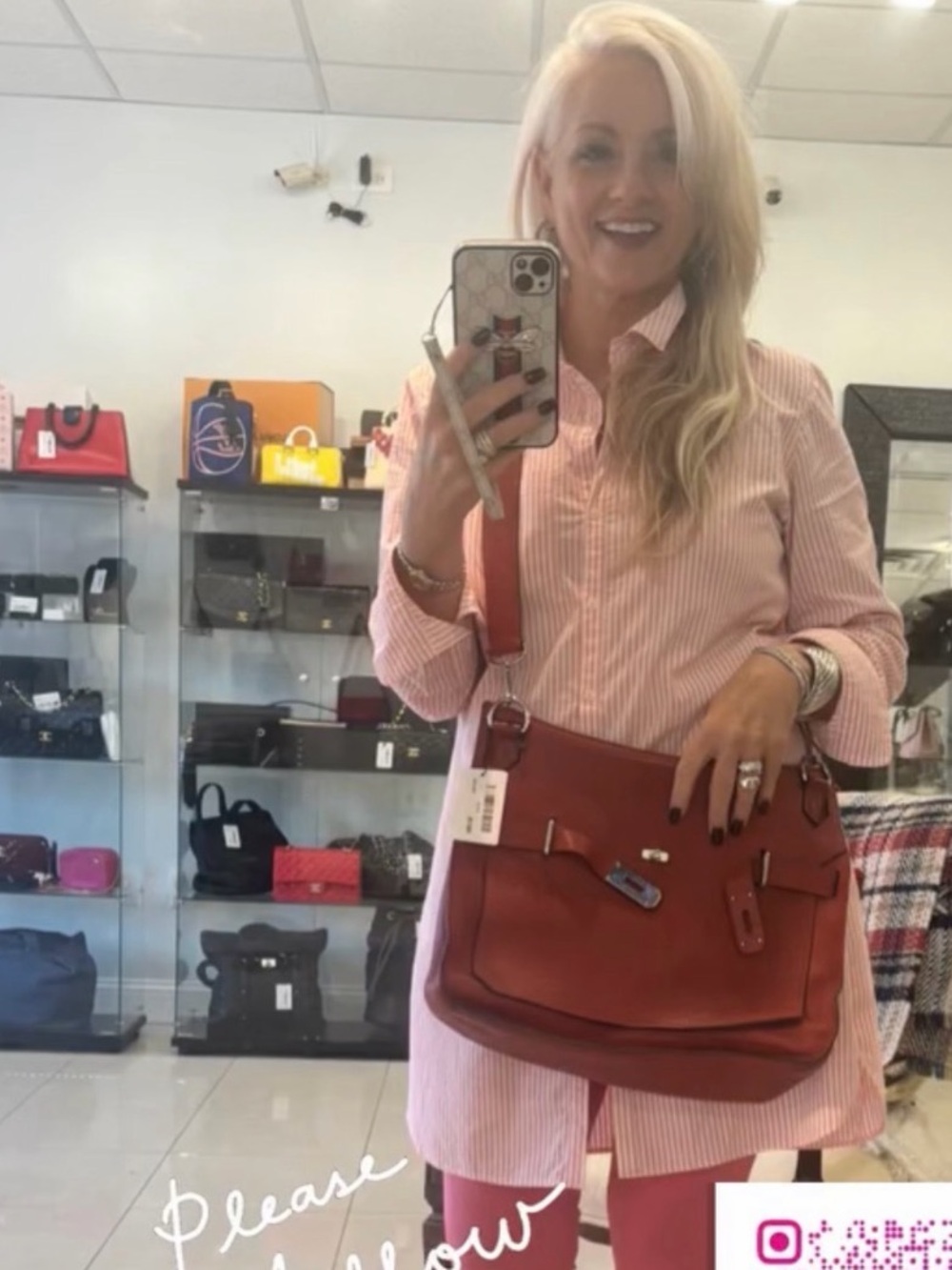 dawnbee_xo is LIVE!!  !!  Like this listing to be notified when I go live!!💥